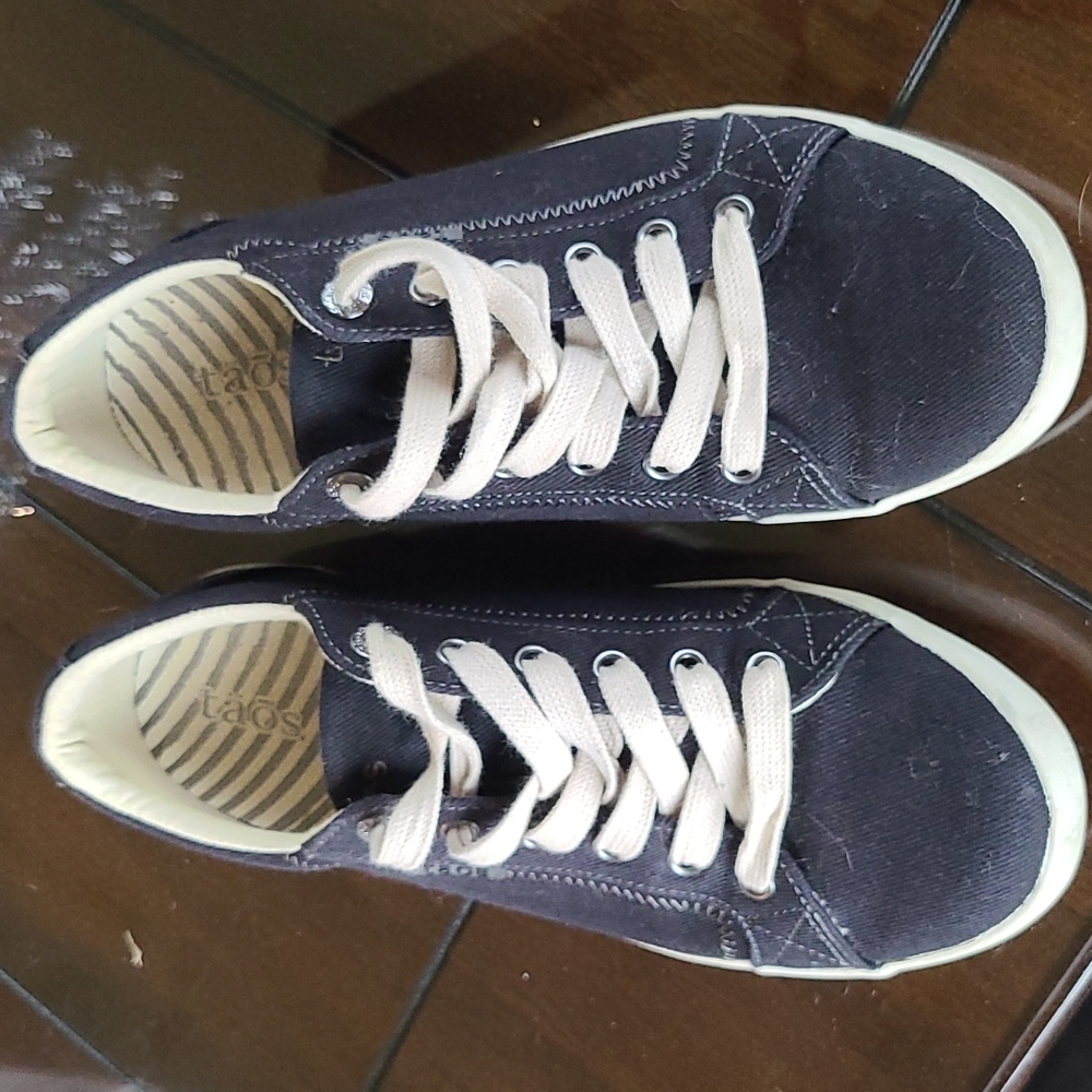Taos ladies sneakers